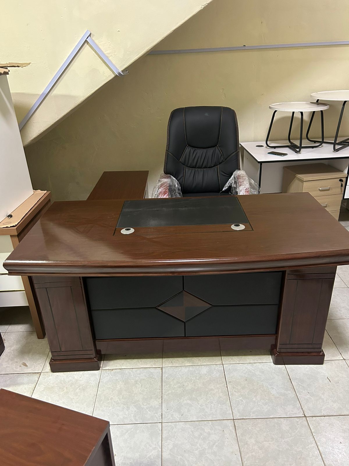 1.6m Mahogany Executive Office Desk